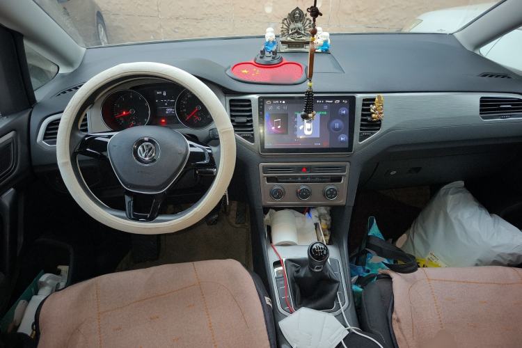 Used Volkswagen Golf Sportsvan 2016 1.6L Manual Comfort Model Center Console