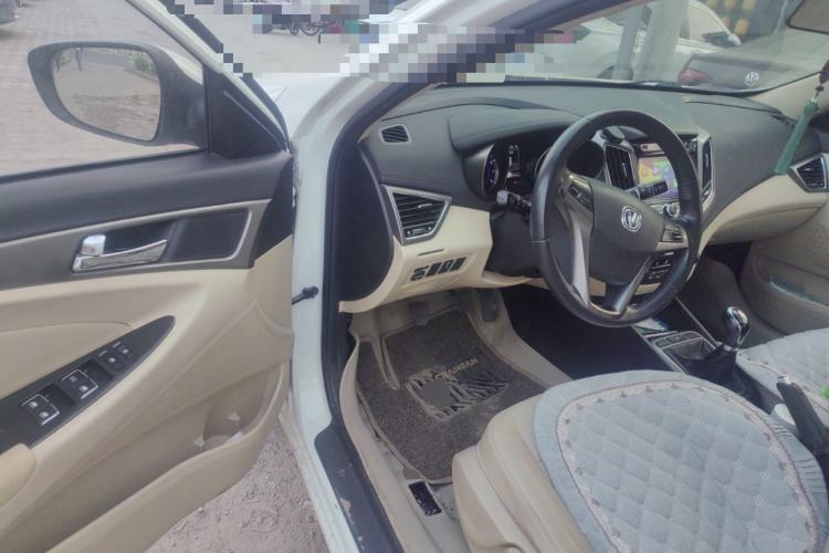 Used CHANGAN Eado 2016 Blue Motion 1.6L Manual Navigation Model
