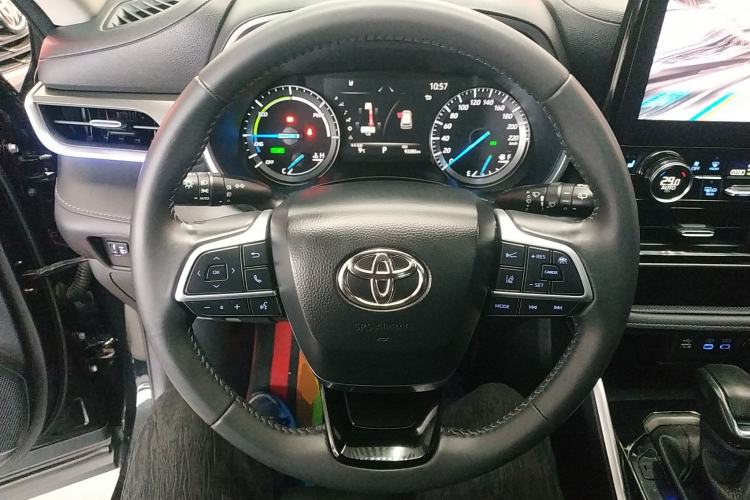 Used Toyota Highlander 2022 Dual-Engine 2.5L Four-Wheel Drive Prestige Version 7 Seats Steering Wheel