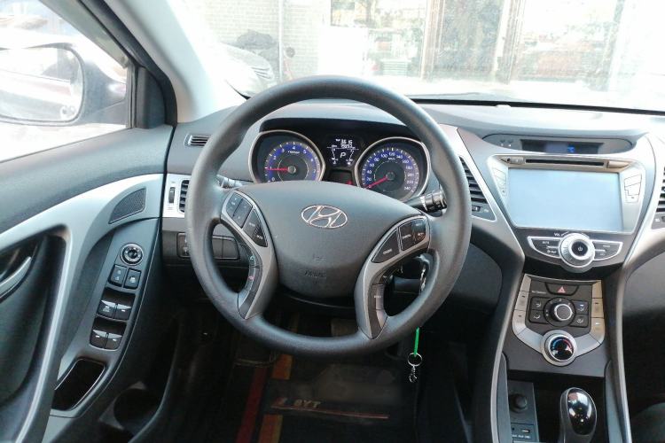 Used Hyundai Elantra (5th Generation / Langdong) 2016 1.6L Automatic Smart Version
