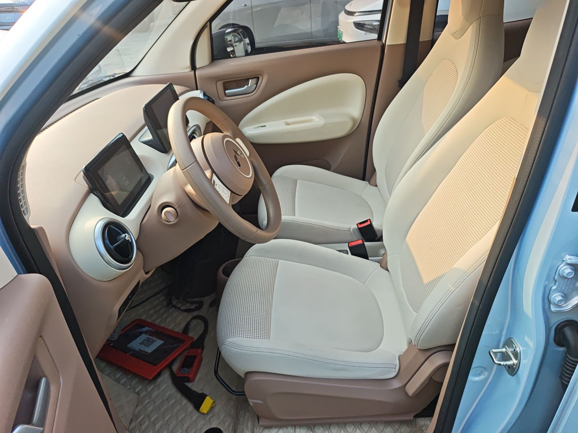 Переднее сиденье в автомобиле