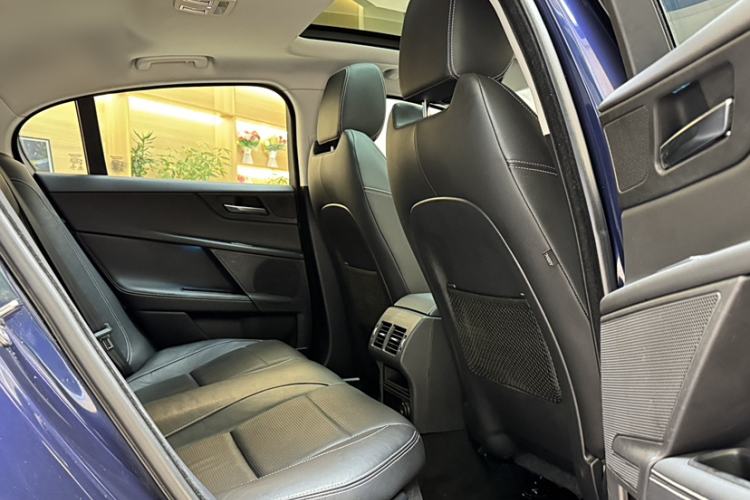 Used Jaguar XE 2017 2.0T 240 PS R-Sport
