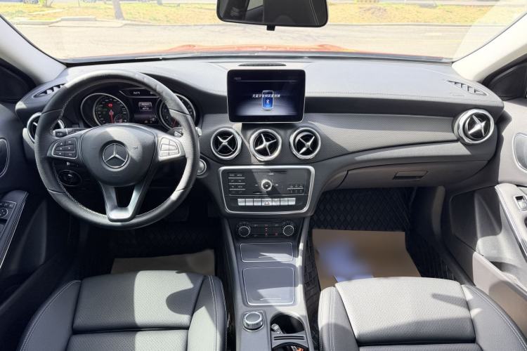 Used Mercedes-Benz GLA 2018 GLA 200 Fashion Model Interior 2