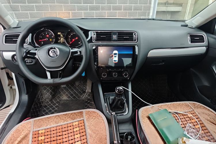 Used Volkswagen Sagitar 2015 1.6L Manual Comfort Model Center Console