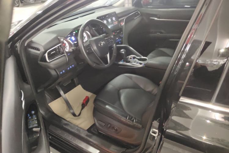 Used Toyota Camry 2021 2.0G Luxury Edition
