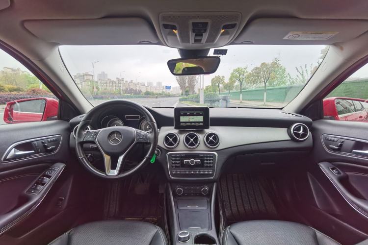 Used Mercedes-Benz GLA 2015 GLA 220 4MATIC Luxury Model Interior 3