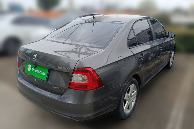 Used Skoda Rapid 2013 1.6L Manual Enjoyment Model