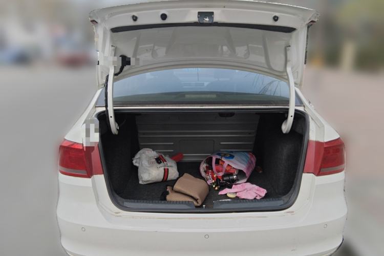 Used Volkswagen Santana 2015 1.6L Manual Comfort Edition
