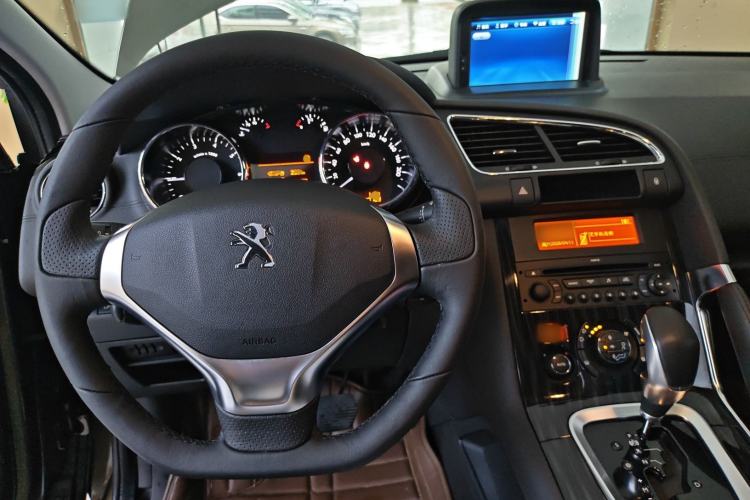 Used Peugeot 3008 2013 2.0L Automatic Trend Edition Center Console