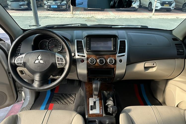 Used Mitsubishi Pajero Sport 2013 3.0L Automatic 4x4 Flagship Edition
