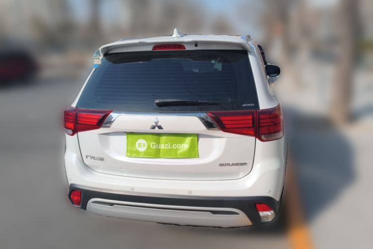 Used Mitsubishi Outlander 2019 2.4L 4x4 Zhi Xiang Edition 7 Seats China VI Standard Rear