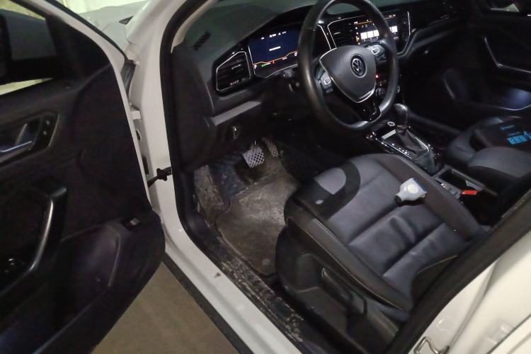 Used Volkswagen T-ROC 2021 280TSI DSG Two-Wheel Drive Comfort Connect Edition