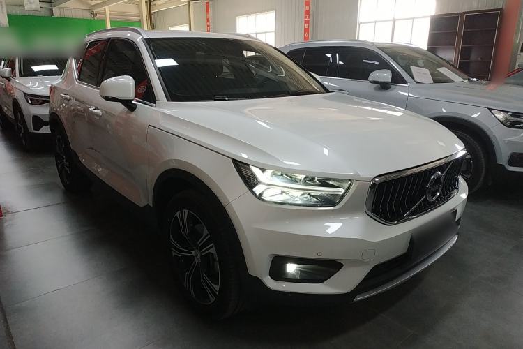 Used Volvo XC40 2021 T4 Four-Wheel Drive Smart Luxury Edition Front Right 45 Deg