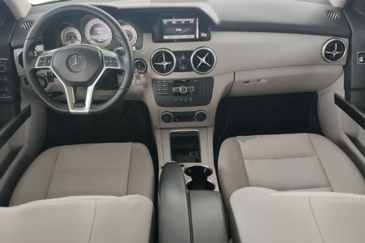 Used Mercedes-Benz GLK-Class 2014 GLK 200 Standard Model Center Console