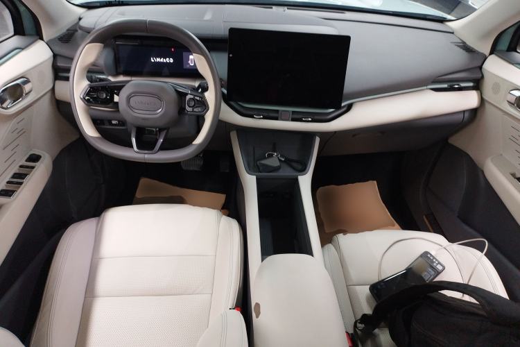 Used Lynk & Co 06 EM-P 2023 EM-P 126 Long-Range Halo Center Console