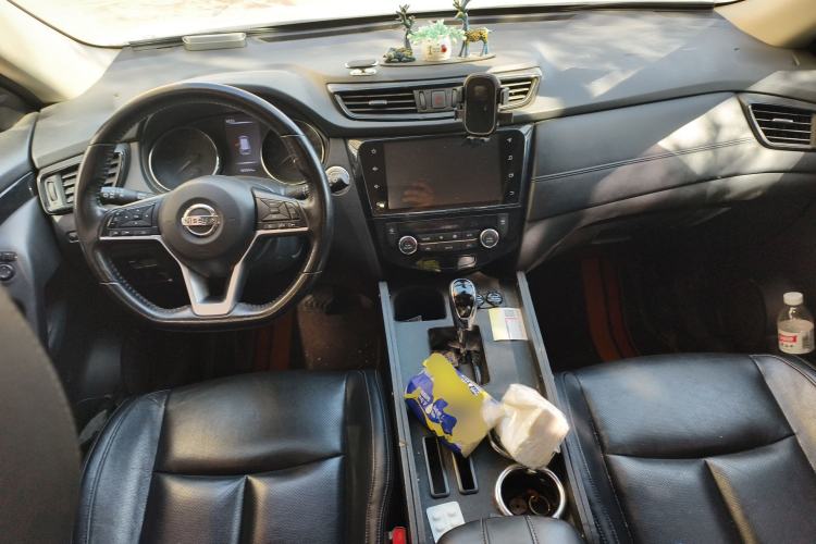 Used Nissan X-Trail 2019 2.0L CVT Smart Connect Comfort Edition 2WD Center Console