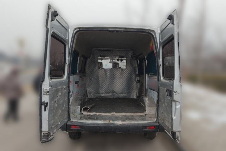 Used SAIC MAXUS Xintu V80 2016 2.5T Manual Aoyuntong National IV Short Wheelbase Mid-Roof 6-Seater