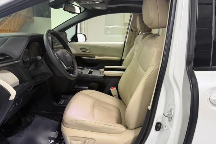 Used Toyota SIENNA 2021 2.5L Hybrid Ultimate Edition Left Front Seat