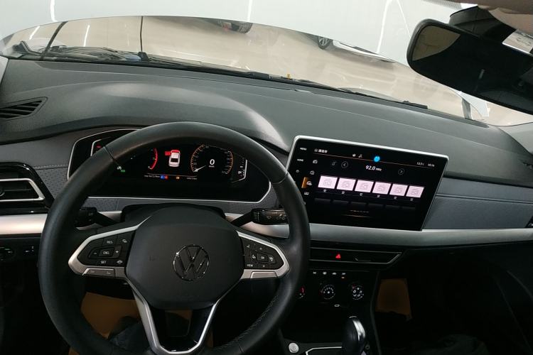 Used Volkswagen Lavida 2023 1.5L Automatic 5 Million Edition Center Console