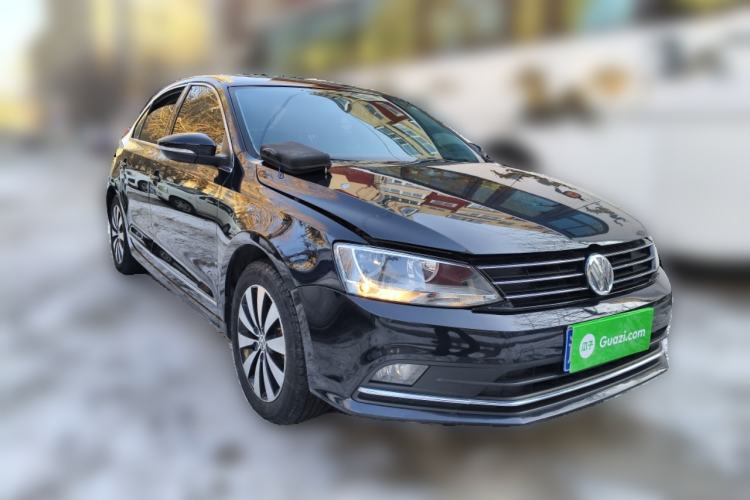 Used Volkswagen Sagitar 2017 230TSI Automatic Comfort Version Front Right 45 Deg