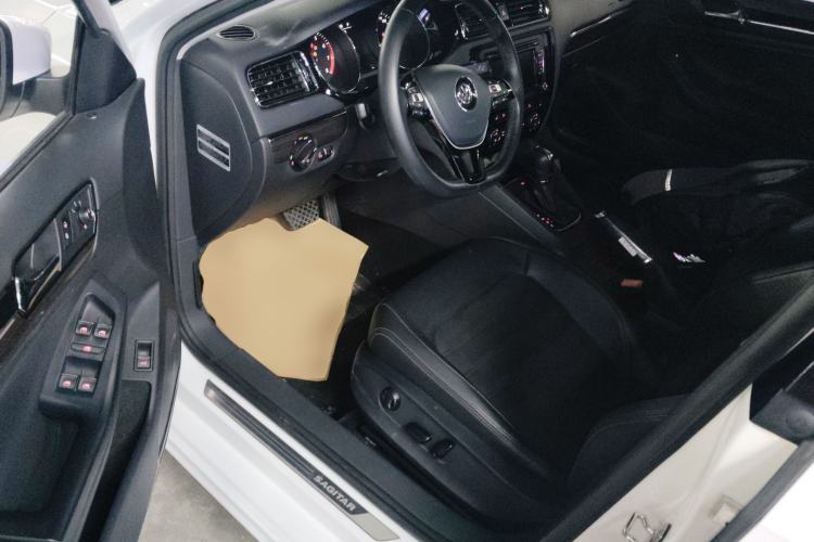 Used Volkswagen Sagitar 2015 230TSI Automatic Luxury Model