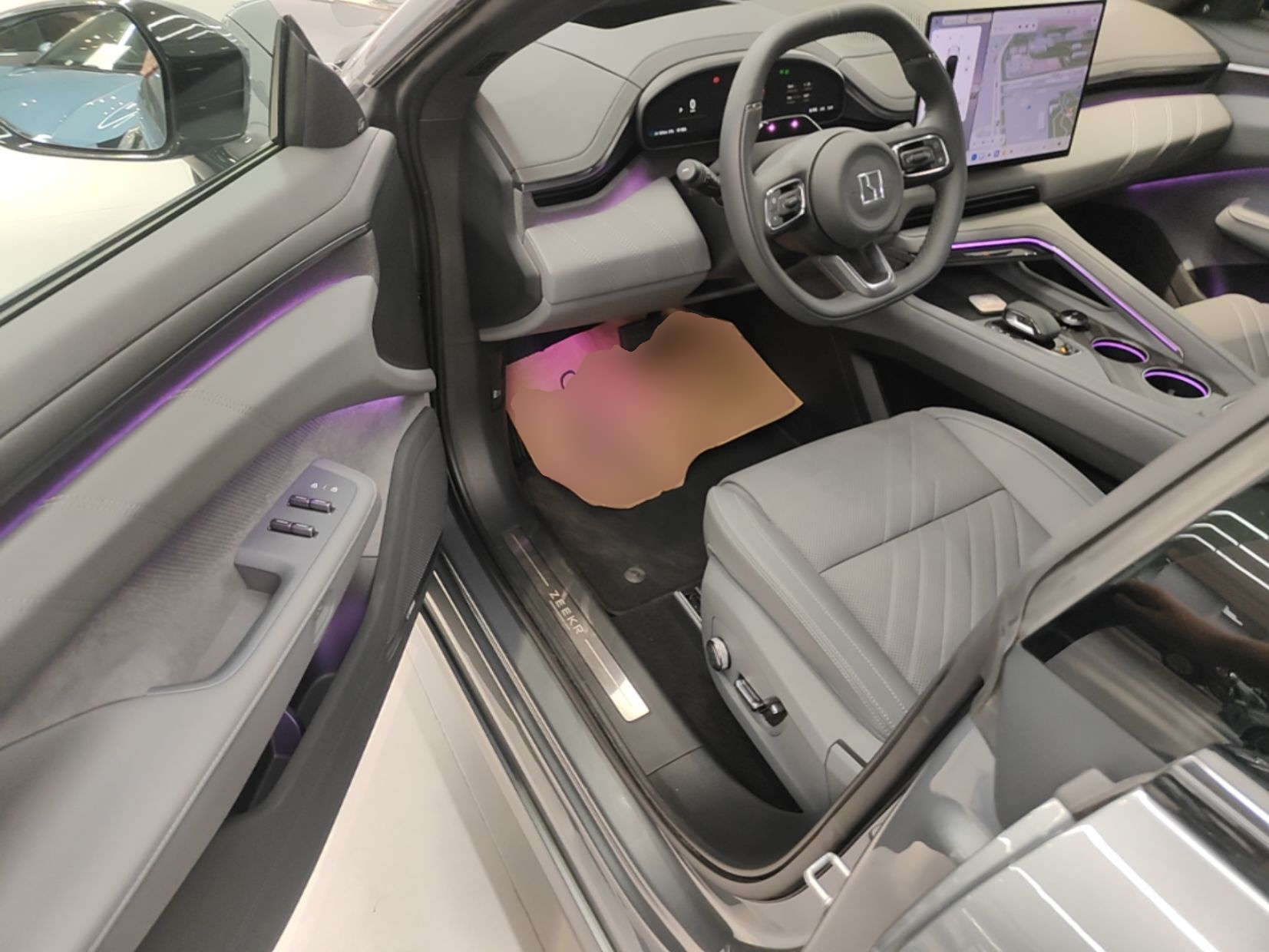 Zeekr 001 2025 YOU Edition 100 kWh All-Wheel Drive — снимка 18