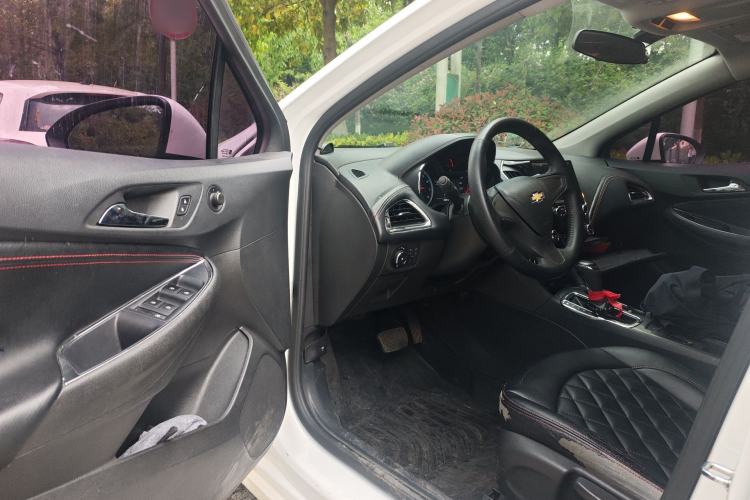 Used Chevrolet Cruze 2017 1.5L Automatic Pioneer Sunroof Edition
