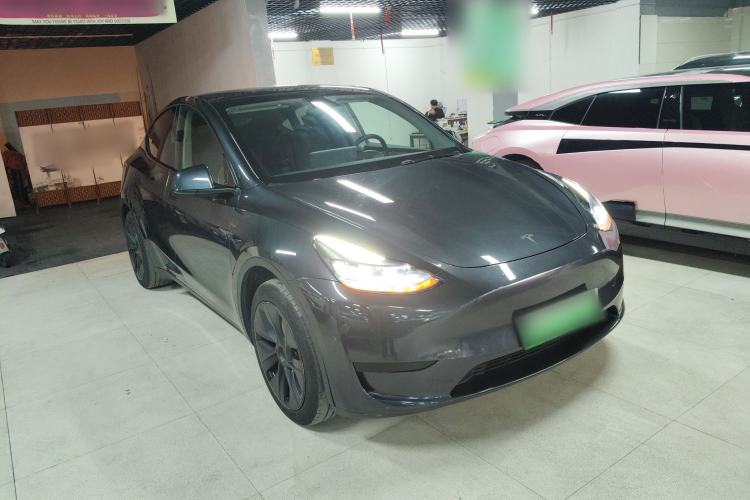 Used Tesla Model Y 2024 Rear-Wheel-Drive Version Front Right 45 Deg