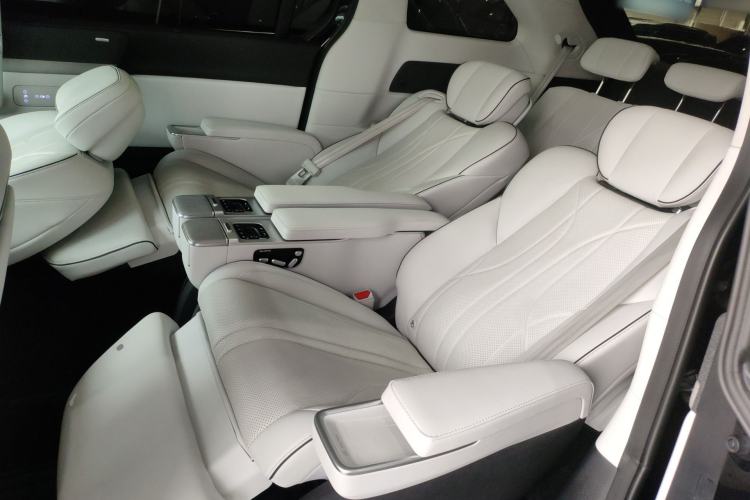 Used XPeng X9 2024 702 Ultra-Long Range Max Left Rear Seat