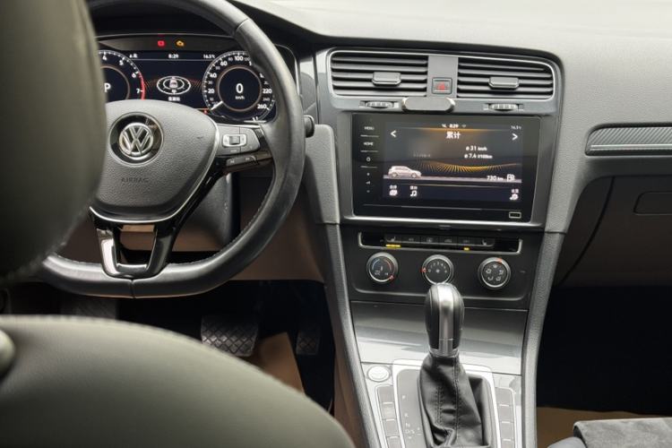 Used Volkswagen Golf 2020 Zhiai Edition 280TSI DSG Luxury Model Interior 3