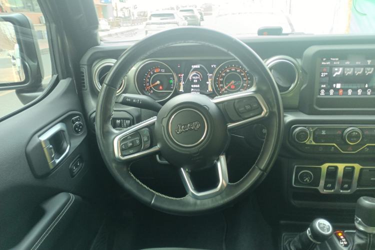 Used Jeep Wrangler 2019 2.0T Sahara Two-Door Version China VI Emission Standard