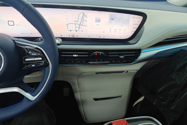 Used Buick Century 2023 2.0T Six-Seater Yinshi Edition Center Console