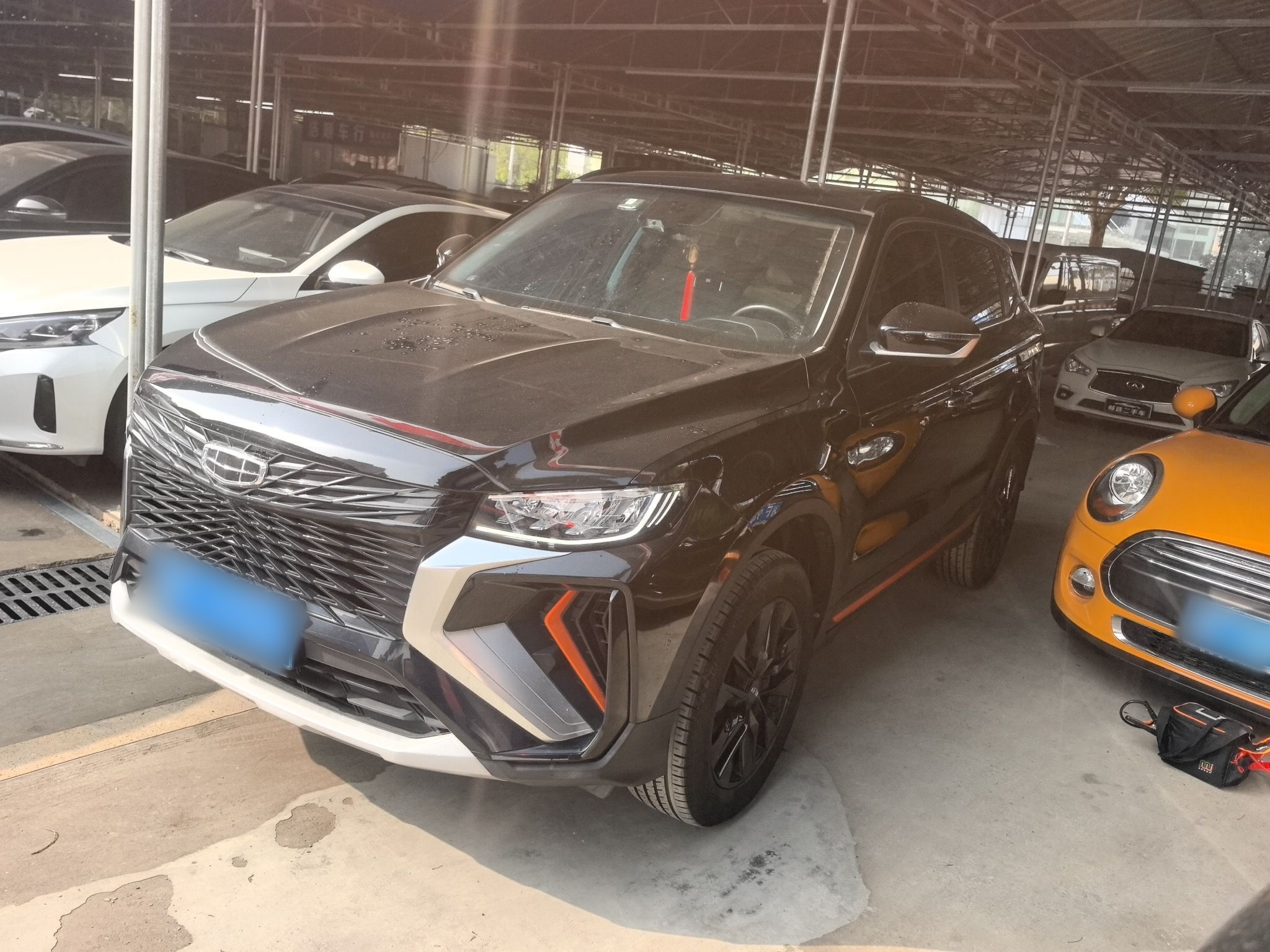 Под передней частью автомобиля