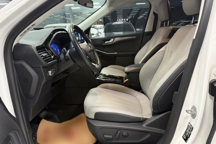 Used Ford Escape 2020 EcoBoost 245 Four-Wheel Drive Luxury Edition Interior 3