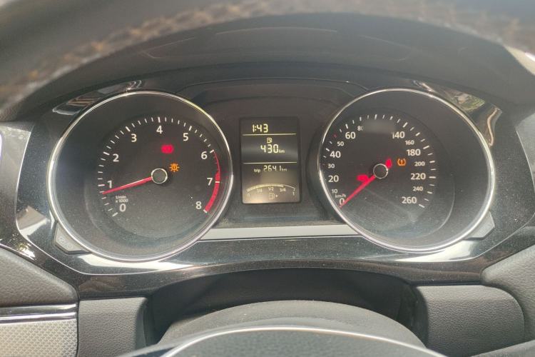 Used Volkswagen Sagitar 2015 1.6L Manual Comfort Model