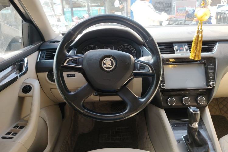 Used Skoda Octavia 2015 1.6L Automatic Yijun Edition Steering Wheel