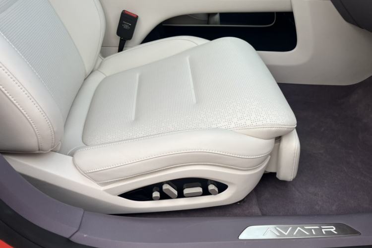 Used Avatr 06 2025 Pro Range-Extended Edition Interior 11