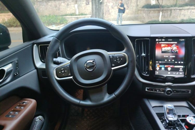 Used Volvo XC60 2023 B5 4x4 Smart Luxury Edition
