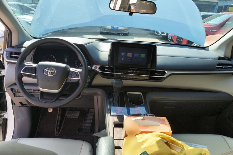 Used Toyota SIENNA 2023 2.5L Hybrid Comfort Edition Center Console