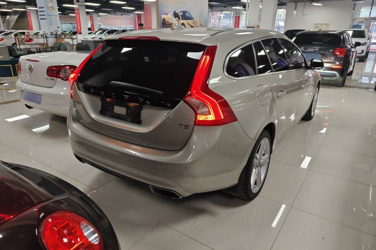 Used Volvo V60 2017 T5 Zhiya Edition China V Standard Rear Right 45 Deg