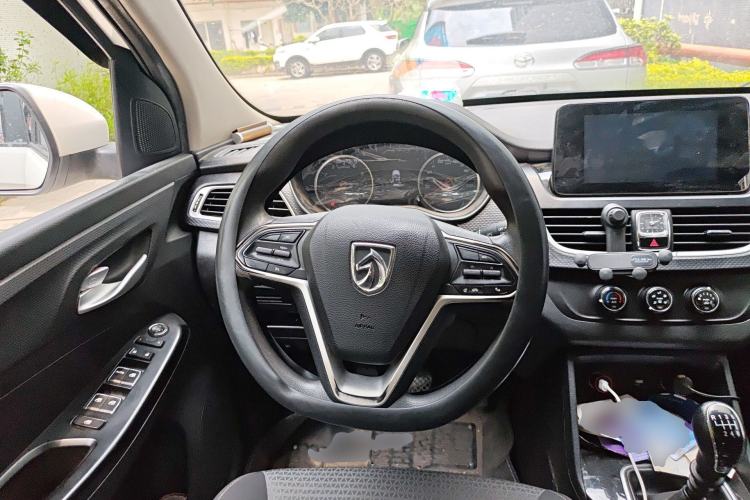 Used Baojun 730 2021 1.5L Manual Fashion Version 7 Seats Steering Wheel