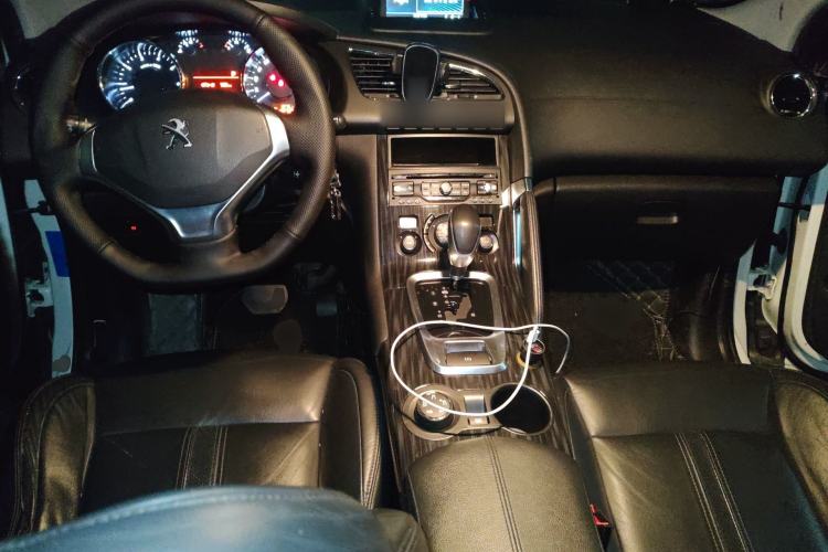 Used Peugeot 3008 2013 1.6THP Automatic Prestige Edition Center Console