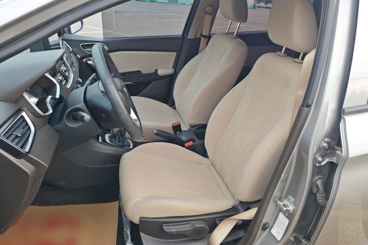 Used Baojun 310W 2017 1.5L Manual Comfort Version China VI Emission Standard
