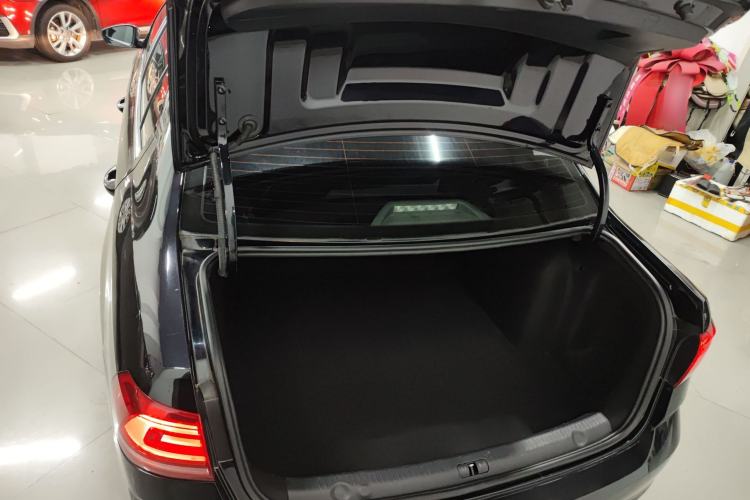 Used Volkswagen Lavida 2017 1.6L Manual Comfort Edition
