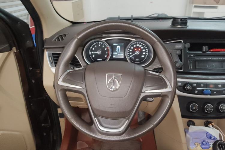 Used Baojun 730 2016 1.5L Manual Standard Version 7 Seats Steering Wheel