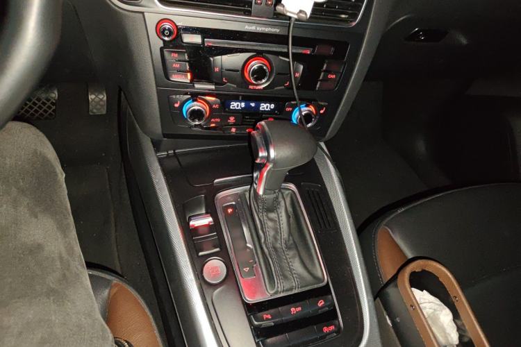 Used Audi Q5 2018 Collector's Edition 40 TFSI Technology Model Gear Lever