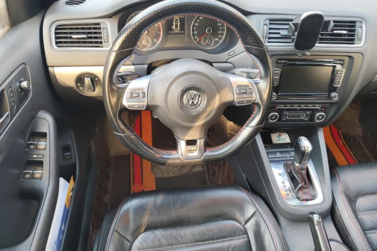 Used Volkswagen Sagitar 2013 2.0 TSI GLI Steering Wheel