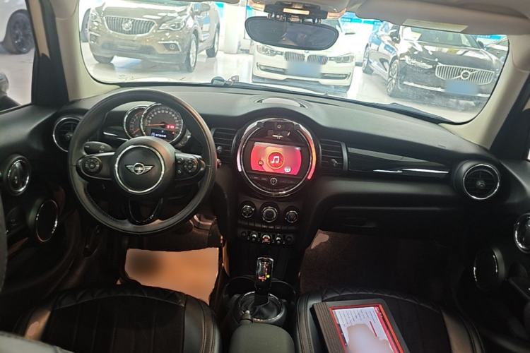 Used MINI 2018 1.5T ONE PLUS Five-Door Edition Center Console