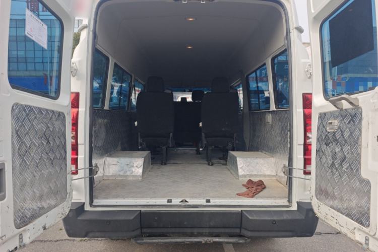 Used Iveco Daily 2023 2.5T A37M1 Long Wheelbase Mid-Height Dual-Tire Side-Sliding Doors 5–9 Seats