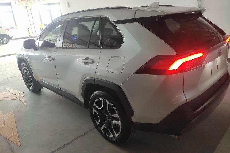 Used Toyota RAV4 2021 2.0L CVT Four-Wheel Drive Premium Edition